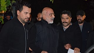 Ahmet Altan, İstanbul Göztepe'deki evinde gözaltına alındı