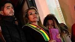 Bolivia, la presidente ad interim Áñez : "La nostra forza è dio"