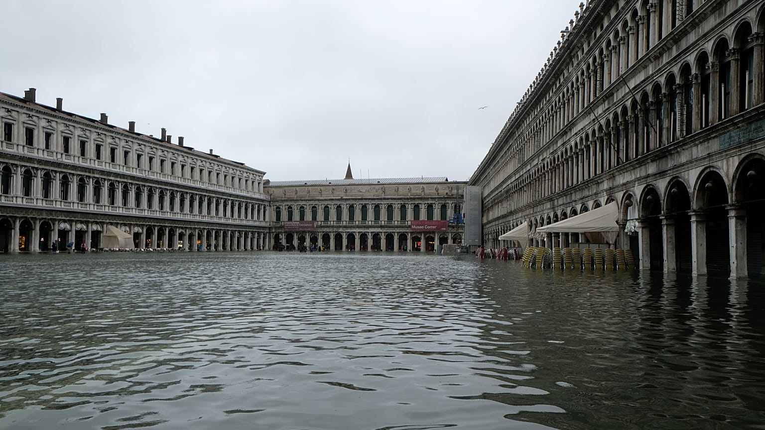 La plaza de San Marcos, un lago