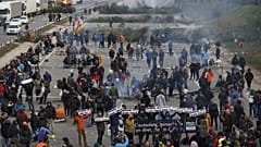 «Демократическое цунами» прекращает блокировать дороги