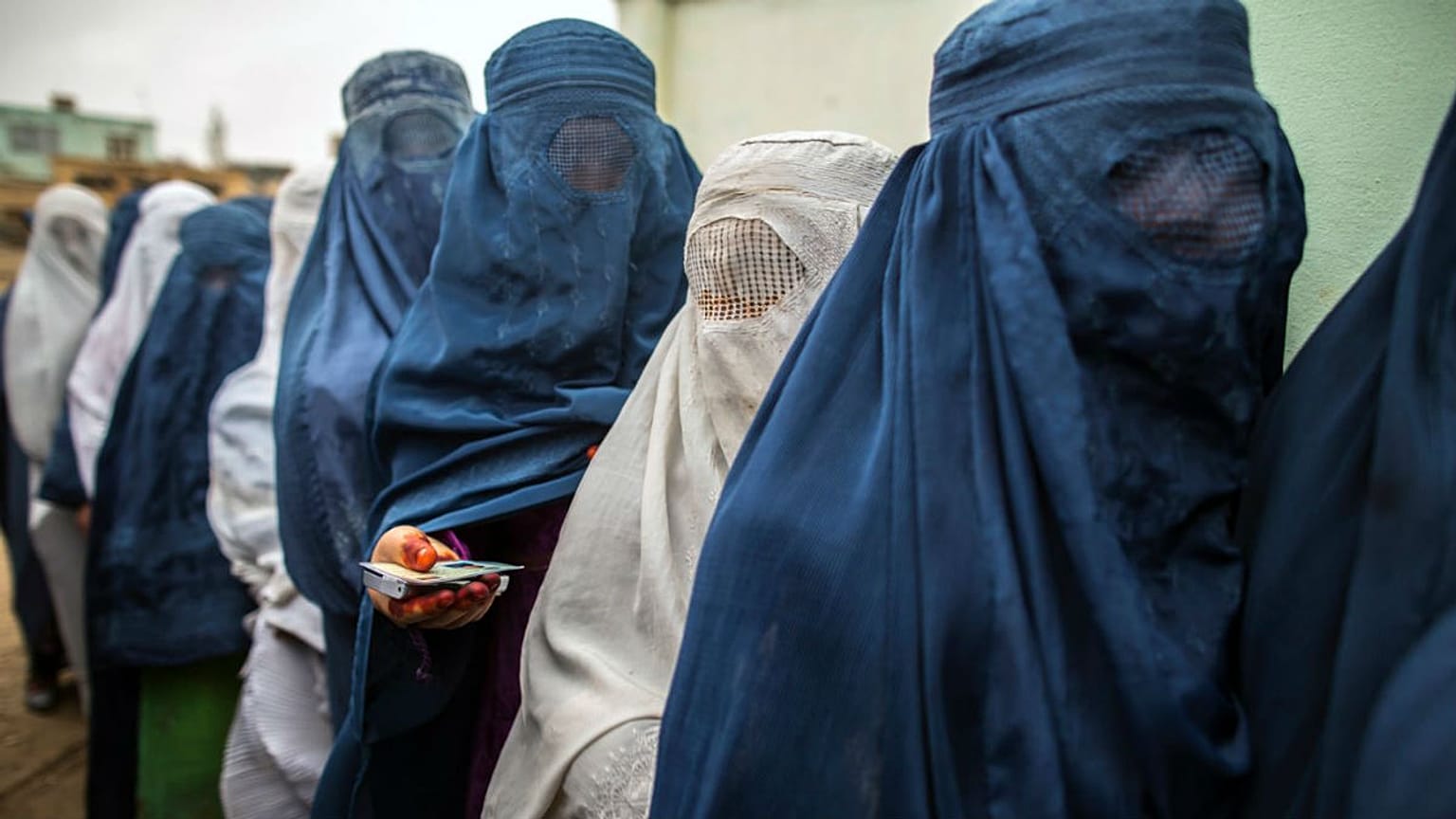 کمیسیون انتخابات افغانستان اعلام نتایج انتخابات ریاست جمهوری را بار دیگر به تعویق انداخت
