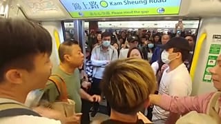 Karácsonyfát égettek a tüntetők Hongkongban