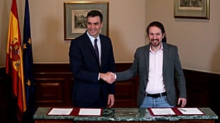 Análisis | ¿Qué se esconde tras el apretón de manos entre Pedro Sánchez y Pablo Iglesias?