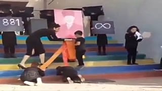 Öğrencilerin Atatürk posterinin önünde eğilmesine MEB'den soruşturma