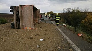 Slovakya'da 'ölüme giden yolda' kamyonla otobüs çarpıştı: En az 13 ölü