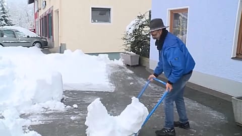 Первый снег оказался мокрым