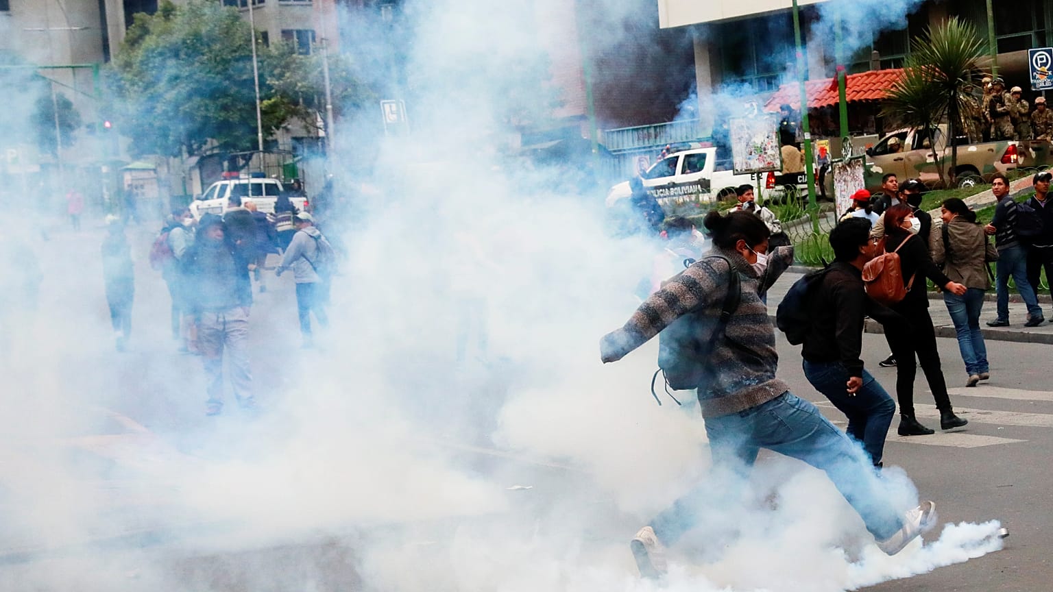 Crisis en Bolivia: Morales afirma que su "gran crimen es ser indígena"