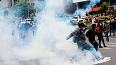 Crisis en Bolivia: Morales afirma que su "gran crimen es ser indígena"
