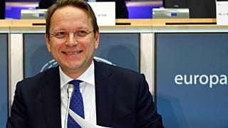 Várhelyi: "Biztosként nem fogadok el semmilyen utasítást semmilyen kormánytól"