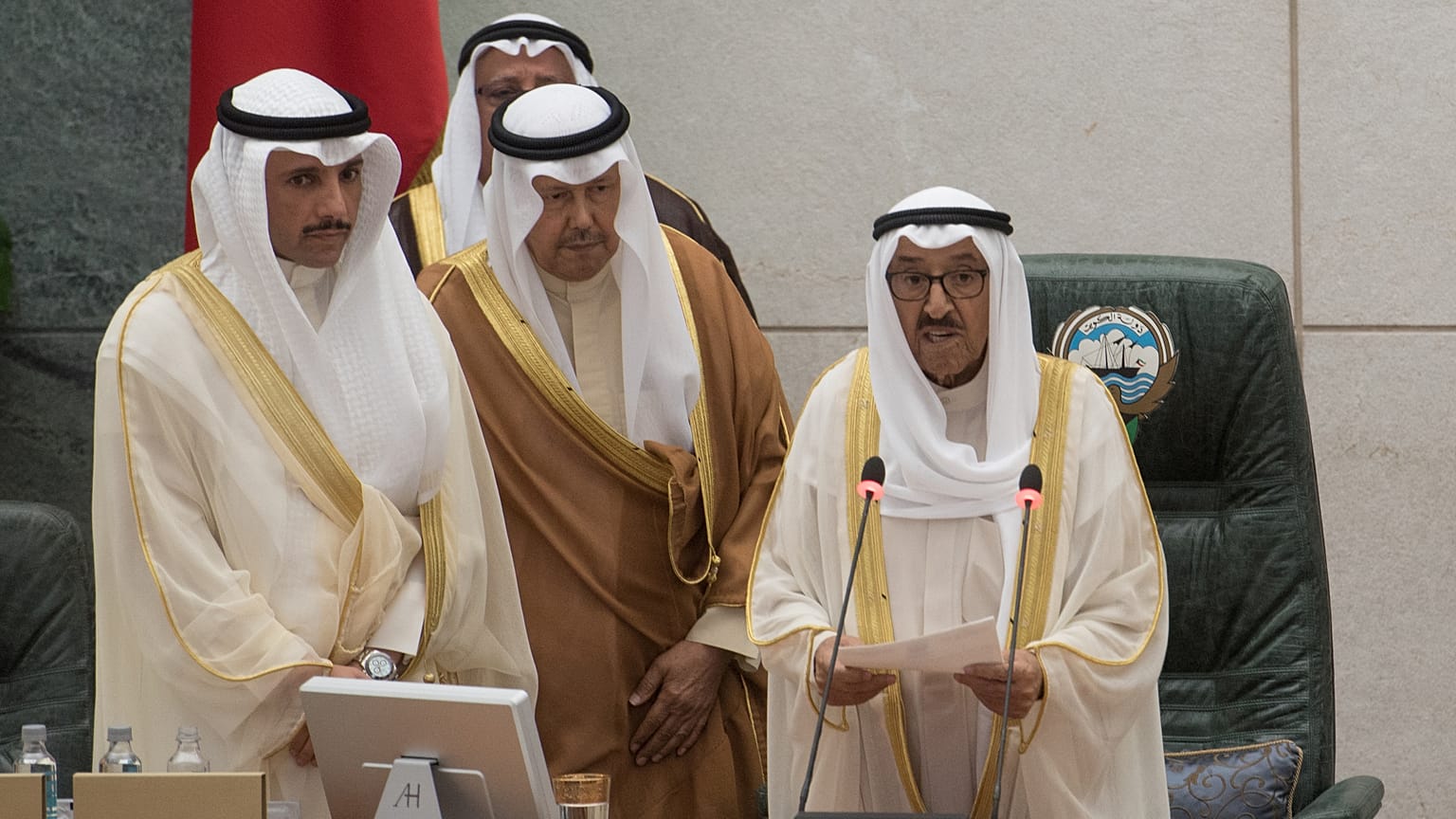 رئيس الوزراء الكويتي يتقدم باستقالة حكومته إلى أمير البلاد  