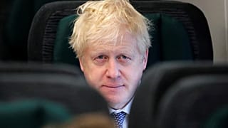 Boris Johnson se dirige a un mitin de campaña este jueves 14 de noviembre