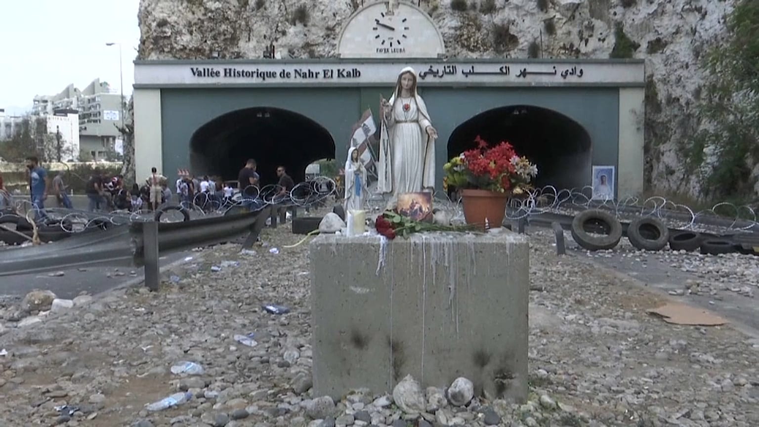 Strade, scuole e banche chiuse in Libano