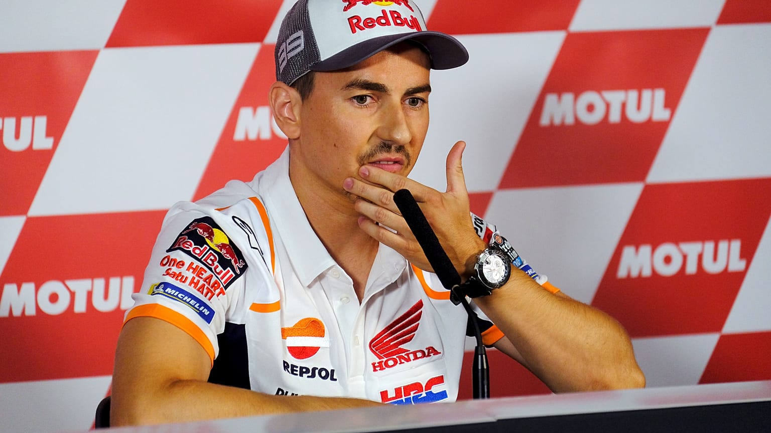 MotoGp, Lorenzo si ritira: "Non vale la pena continuare a soffrire"