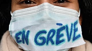 La collera del personale sanitario in Francia, Macron reagisce
