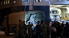 Νέες αφίξεις προσφύγων από τα νησιά στον Πειραιά 