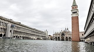 Der überflutete Markusplatz in Venedig