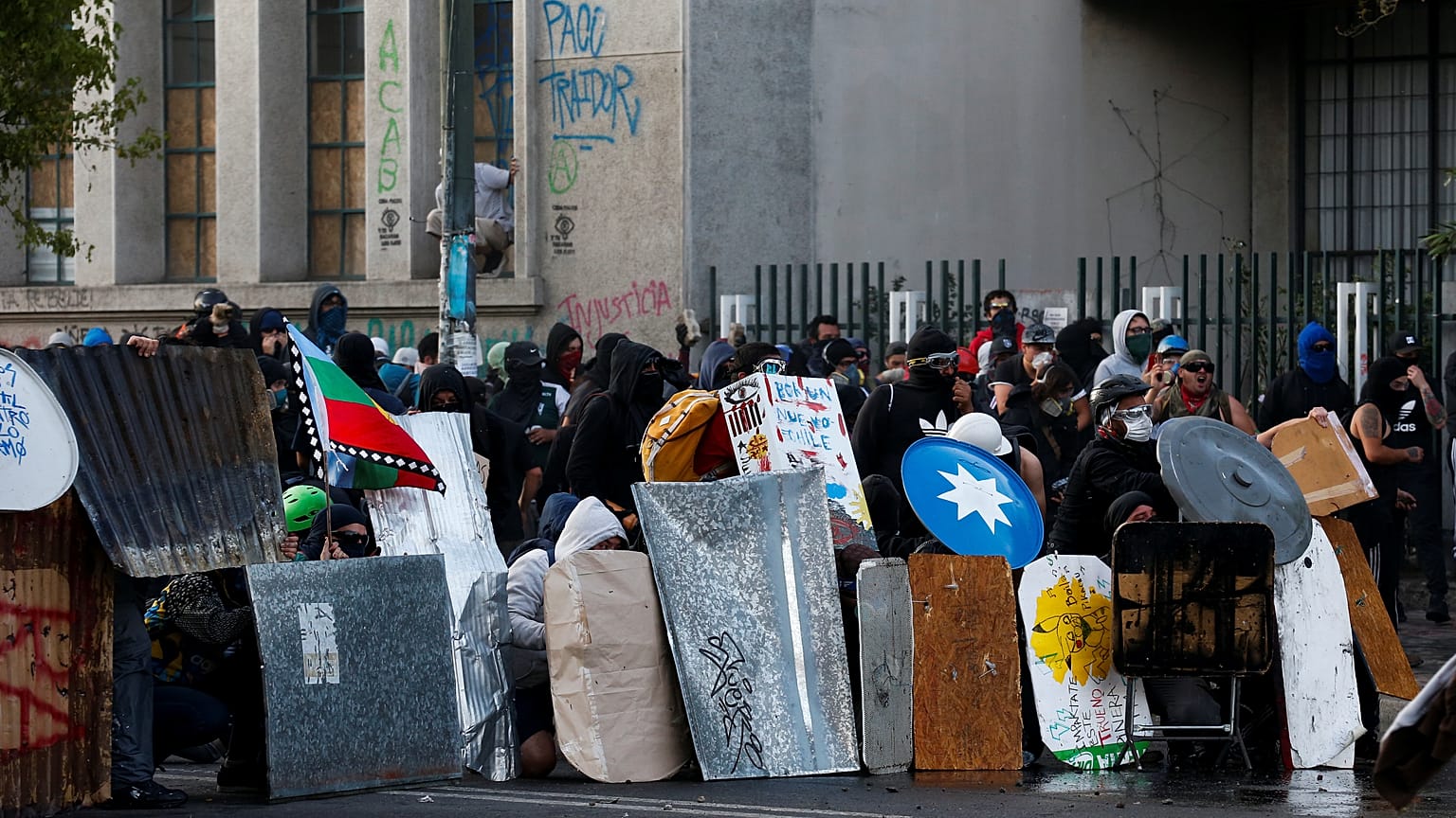 عقب نشینی پارلمان شیلی در برابر معترضان؛ قانون اساسی پینوشه به همه‌پرسی گذاشته می‌شود