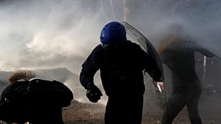 Şili'deki gösterilerde polisin havalı mermi kullanması nedeniyle 200'ü aşkın kişi görme yetisini kaybetti