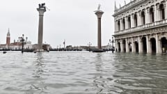 Piazza San Marco allagata e deserta