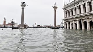 Piazza San Marco allagata e deserta