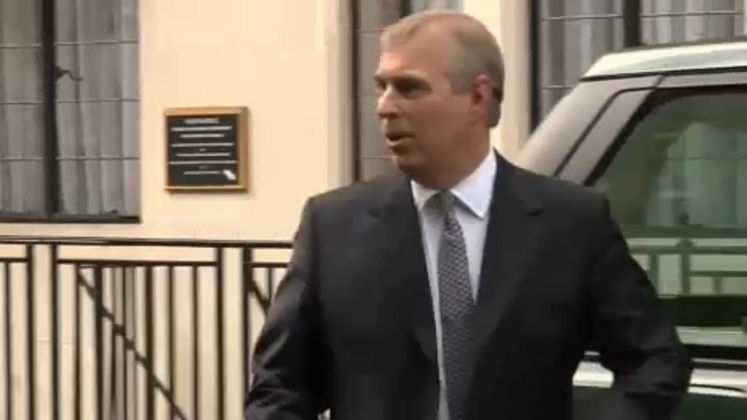 Le prince Andrew n'a "aucun souvenir" de son accusatrice