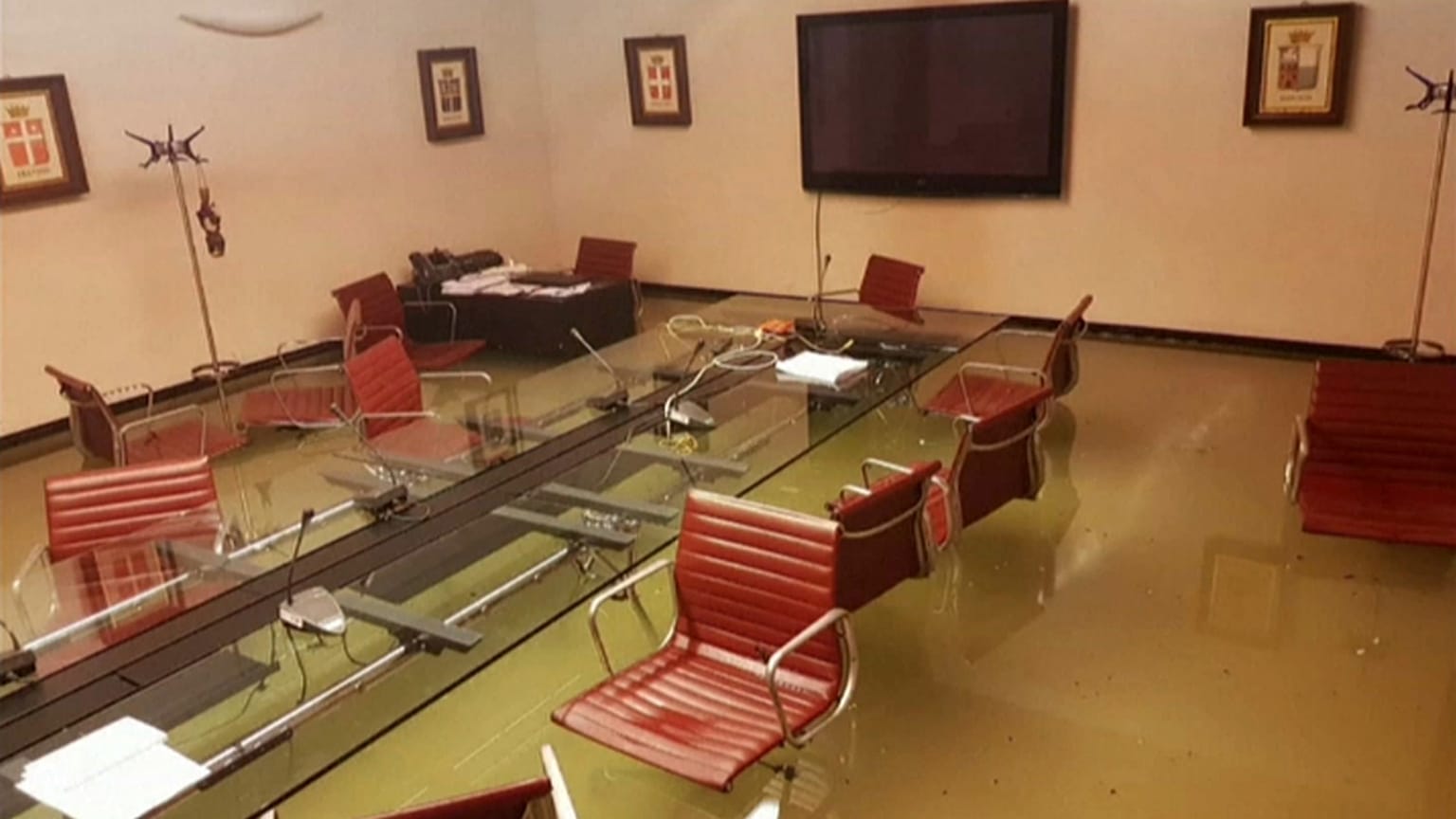 شاهد: المياه تجتاح مجلس مدينة البندقية بعد لحظات من رفض تبني إجراءات خاصة بالتغير المناخي