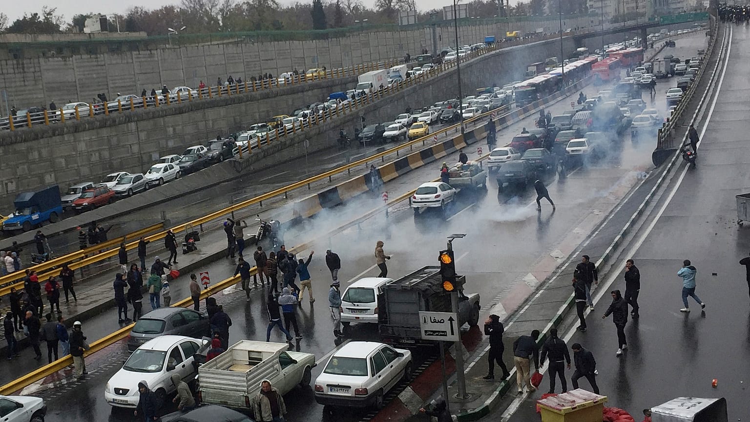 Um morto em novos protestos contra subida de preços dos combustíveis