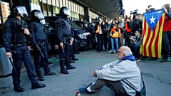 Nächste Stufe des Protests: Separatisten blockieren Bahnhof in Barcelona