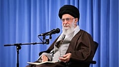 رهبر ایران با حمایت از افزایش بهای بنزین: تخریب و آتش زدن کار اشرار است