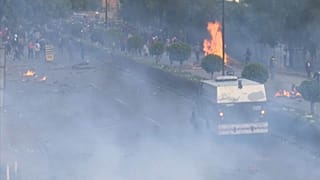 Una mujer reacciona cerca del ataúd de una de las víctimas que murió durante los enfrentamientos del viernes en Cochabamba, Bolivia, el 16 d