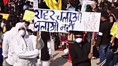 Children protest severe pollution in India after school closures