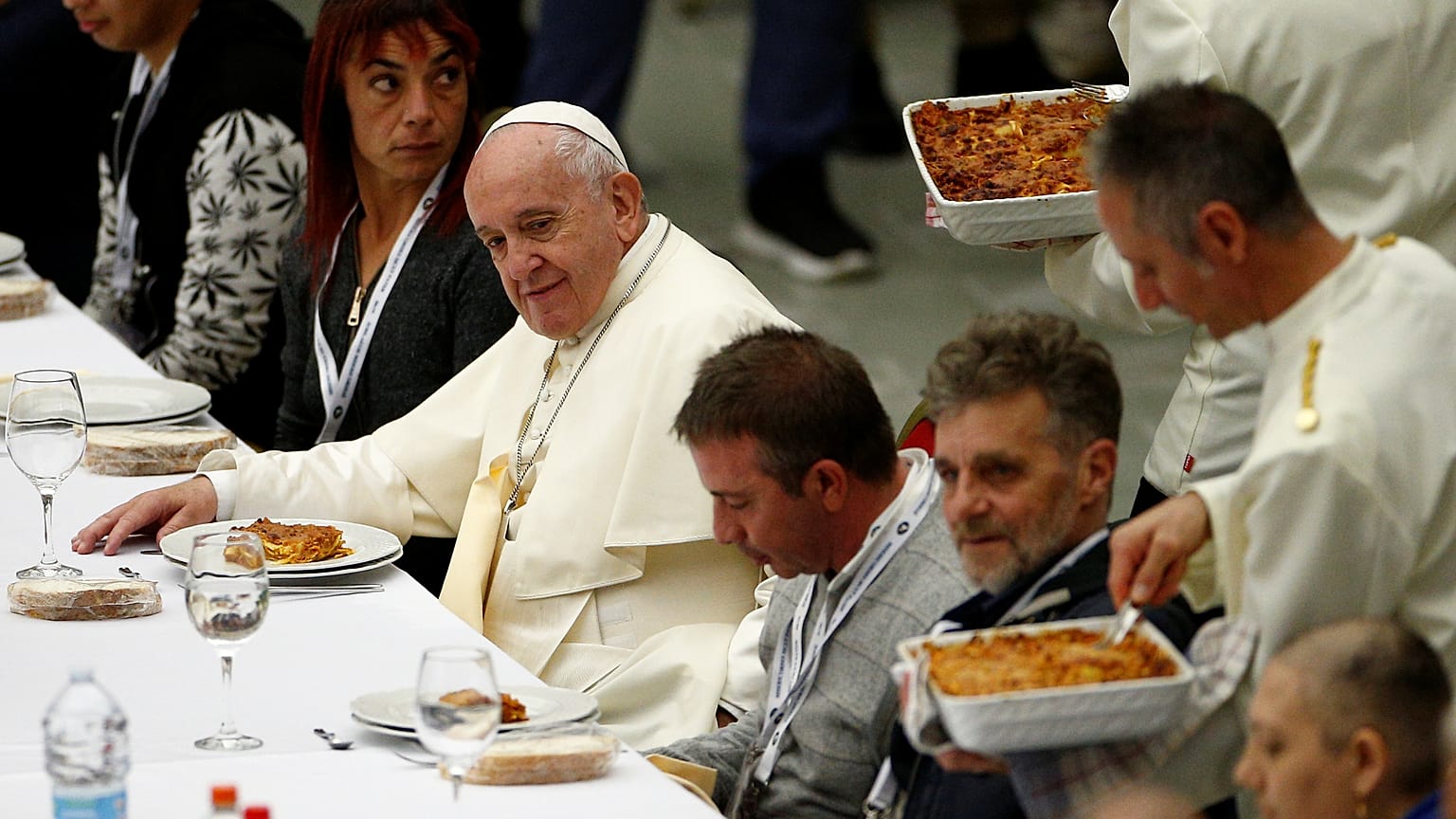 Papa oferece almoço aos pobres