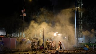 Polícia de Hong Kong ameaça usar "balas reais" contra manifestantes