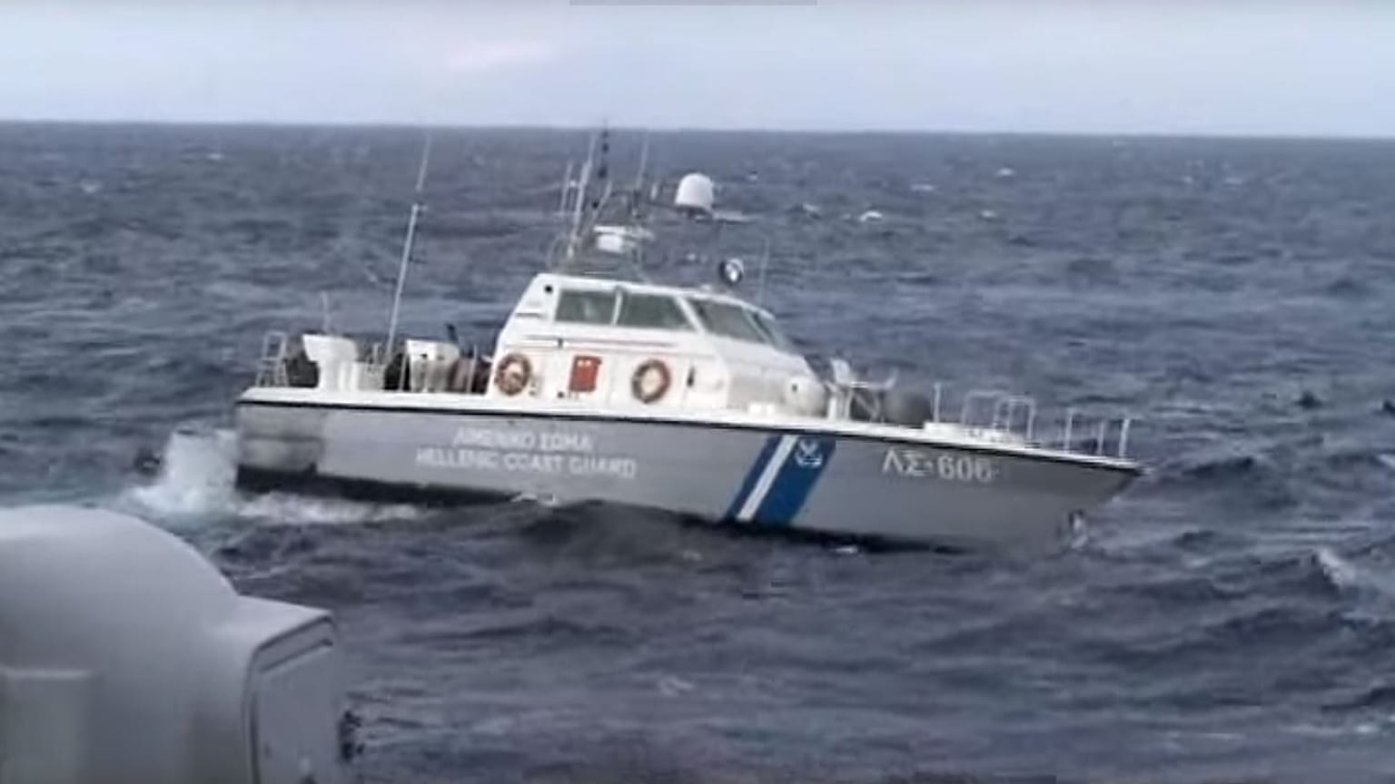 Εκατοντάδες νέες αφίξεις μεταναστών-Καταδιώξεις του λιμενικού 