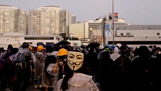 المحكمة العليا في هونغ كونغ تقضي بعدم دستورية قرار منع المتظاهرين من ارتداء أقنعة