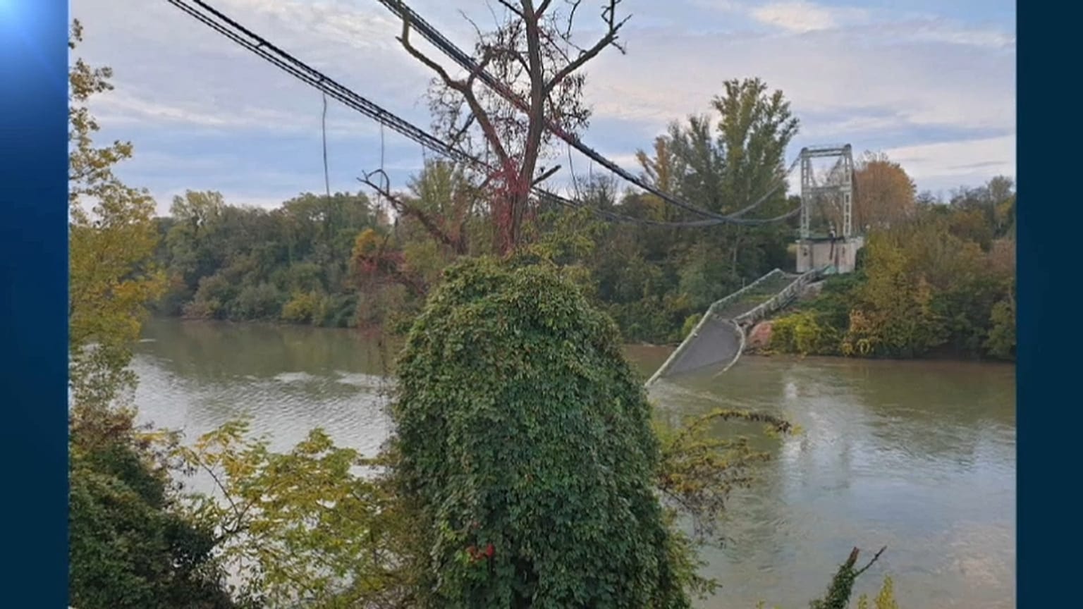 Il crollo del ponte sul fiume Tarn vicino Tolosa forse dovuto a un camion troppo pesante