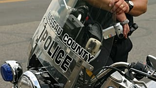 Engelli çocuğu darp ederek gözaltına alan ABD'li polise tepki 