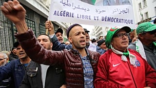 النيابة الجزائرية تطالب بسجن 20 متظاهرا لمدة سنتين