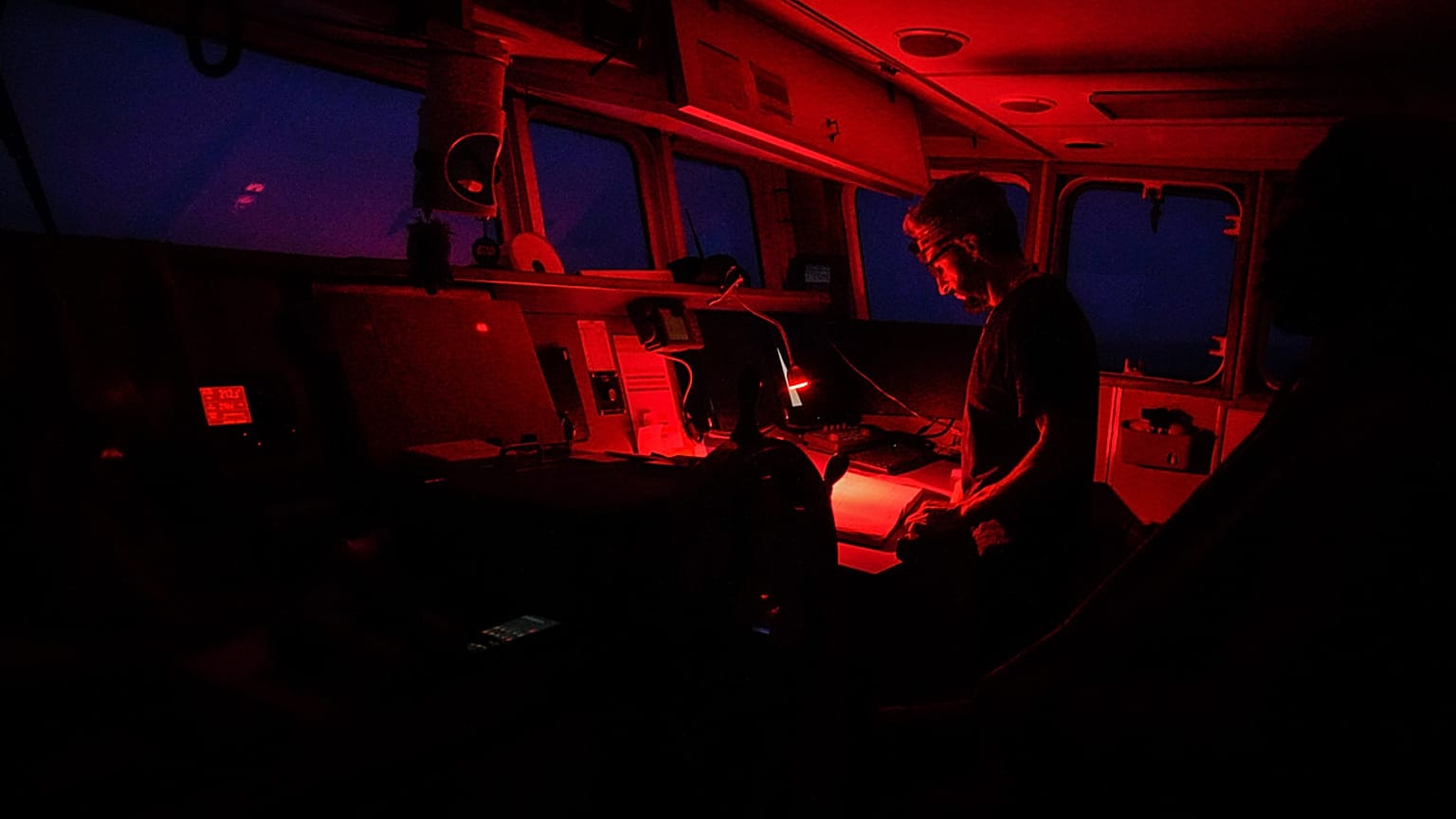 A bordo di Aita Mari, la nave salvataggio della Ong spagnola che sfida il governo