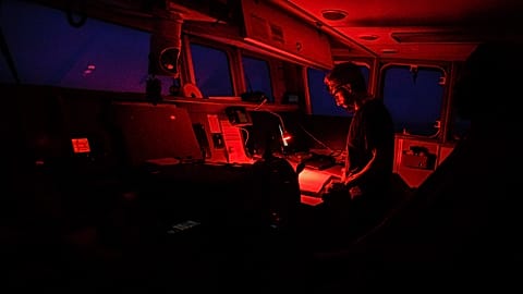 A bordo di Aita Mari, la nave salvataggio della Ong spagnola che sfida il governo