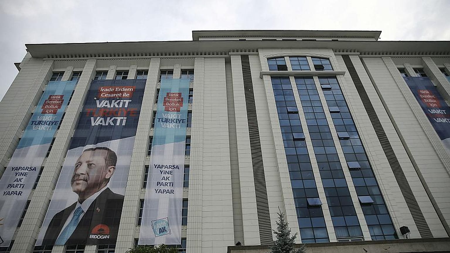 Ak Parti Suriyeliler çıkışı sonrası eski milletvekili Pelin Gündeş'i ihraç ediyor