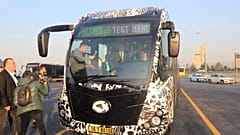 İstanbul Büyükşehir Belediye Başkanı Ekrem İmamoğlu yerli metrobüsü test etti