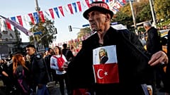 Türkiye Cumhuriyeti'nin kurucusu Mustafa Kemal Atatürk 10 Kasım'da anıldı.