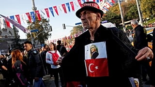 Türkiye Cumhuriyeti'nin kurucusu Mustafa Kemal Atatürk 10 Kasım'da anıldı.