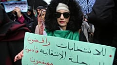 شاهد: مسيرارت جزائرية رافضة للانتخابات وقائد الجيش يتحدث عن هبة شعبية