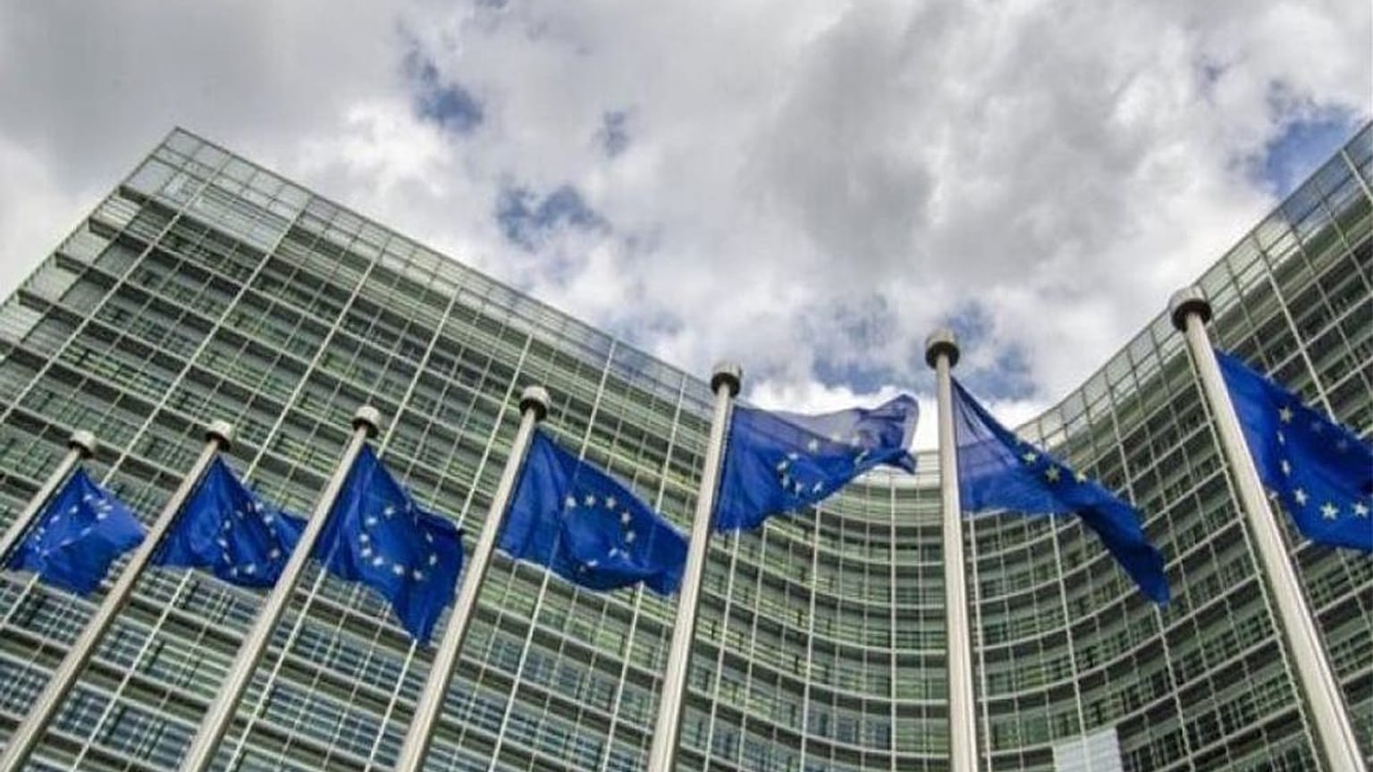 Διπλό μήνυμα για τη διεύρυνση της ΕΕ