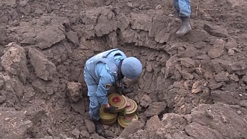 В Донбассе работают саперы