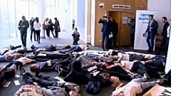 The Brief from Brussels: Klimaproteste und "Die-In" im EU-Parlament