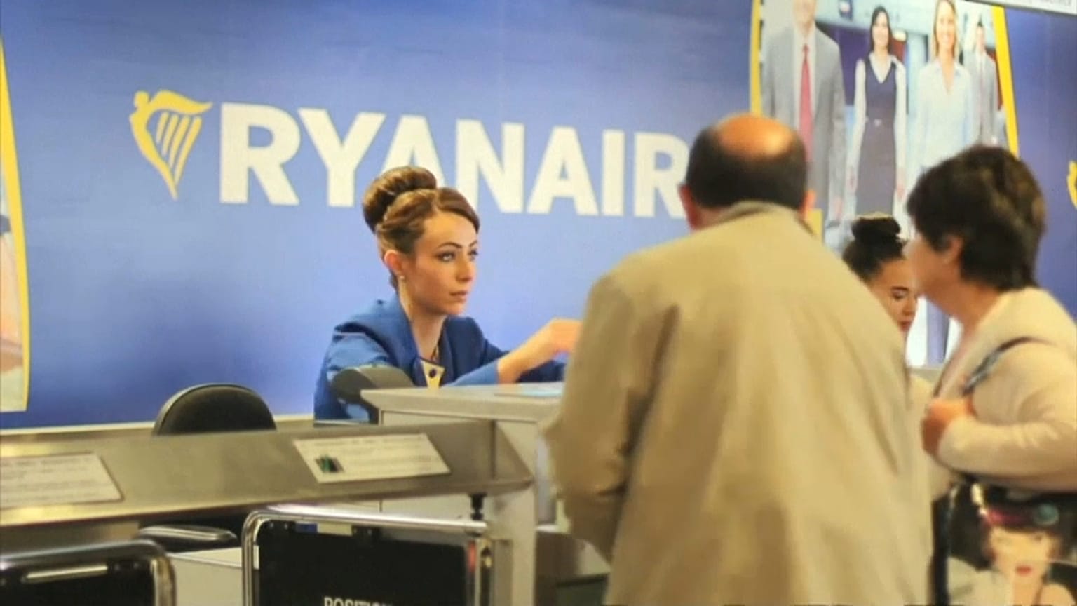 Un tribunal en Madrid declara ilegal la tarifa de 20 euros de Ryanair sobre el equipaje de mano