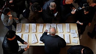 İspanya'da seçim sürprizi: 'Komünist kent' aşırı sağa kaydı 